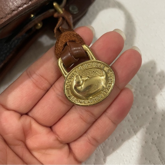 Vintage Dooney & Bourke AWL Carrier Shoulder Bag in Black with Burnt Cedar trim - Picture 4 of 14